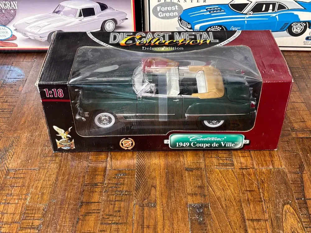 1/18 Diecast Road Legends Collection 1949 Green Cadillac Coupe De Ville New